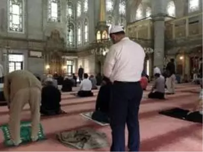 Camilerde sosyal mesafeli namaz