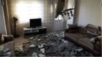 Çocuklar yemek yediği sırada evin tavanı çöktü: 2 yaralı Çocuklar yemek yediği sırada evin tavanı çöktü: 2 yaralı