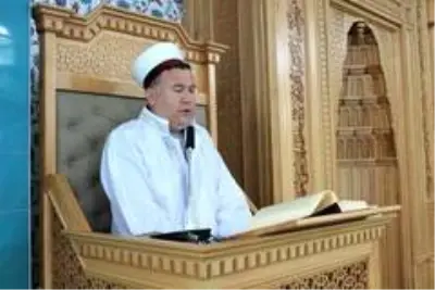 Deriyi özel teknikle yakıp, hat ve tezhip tabloları yapıyor Deriyi özel teknikle yakıp, hat ve tezhip tabloları yapıyor