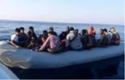 Didim açıklarında lastik botta 43 kaçak göçmen yakalandı Didim açıklarında lastik botta 43 kaçak göçmen yakalandı