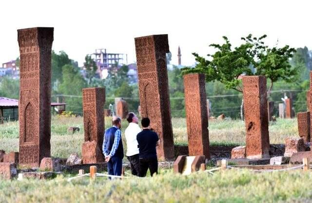 Dünyanın en büyük İslam mezarlığı, 3 ay sonra yeniden kapılarını açtı Dünyanın en büyük İslam mezarlığı, 3 ay sonra yeniden kapılarını açtı