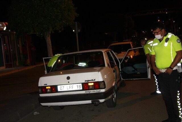Ehliyetsiz drift atan 18 yaş altındaki alkollü gence 19 bin lira ceza kesildi Ehliyetsiz drift atan 18 yaş altındaki alkollü gence 19 bin lira ceza kesildi