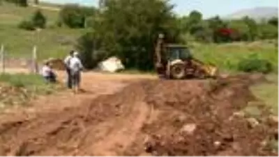 ELAZIĞ Ağaçlarını sulamak için sondaj yaparken, bahçesinden tuzlu ve sodalı su çıktı ELAZIĞ Ağaçlarını sulamak için sondaj yaparken, bahçesinden tuzlu ve sodalı su çıktı