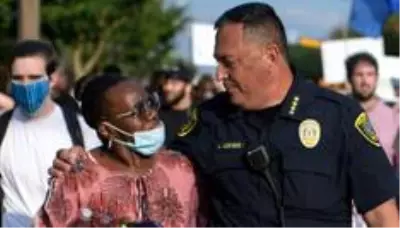 George Floyd protestoları: Houston Emniyet Müdürü'nden Trump'a