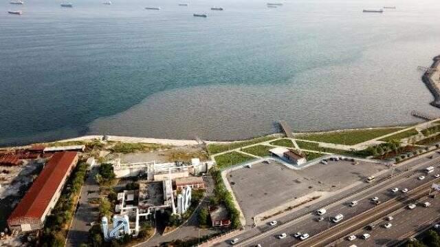 İSKİ'nin tesisinden bırakılan atık su Marmara Denizi'nin rengini değiştirdi İSKİ'nin tesisinden bırakılan atık su Marmara Denizi'nin rengini değiştirdi