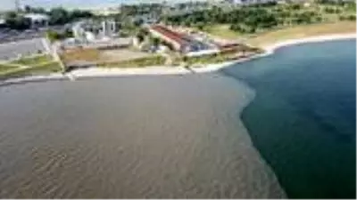 İSKİ'nin tesisinden bırakılan atık su Marmara Denizi'nin rengini değiştirdi İSKİ'nin tesisinden bırakılan atık su Marmara Denizi'nin rengini değiştirdi