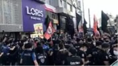 İstanbul'da ABD'deki protestolara destek eylemine polis müdahale etti, çok sayıda gözaltı var İstanbul'da ABD'deki protestolara destek eylemine polis müdahale etti, çok sayıda gözaltı var