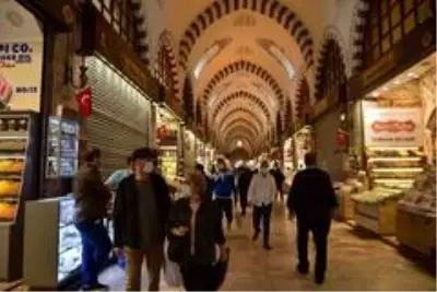 İstanbul'un çarşılarında normalleşme yoğunluğu İstanbul'un çarşılarında normalleşme yoğunluğu