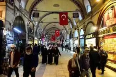 İstanbul'un çarşılarında normalleşme yoğunluğu İstanbul'un çarşılarında normalleşme yoğunluğu