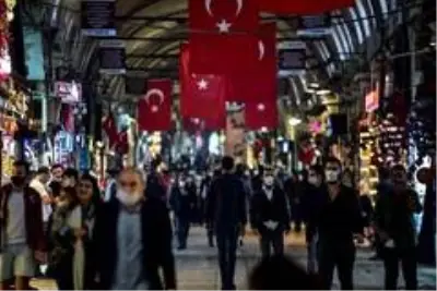İstanbul'un çarşılarında normalleşme yoğunluğu İstanbul'un çarşılarında normalleşme yoğunluğu