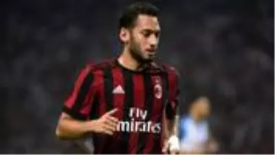 İtalyan basını, Hakan Çalhanoğlu'nun Ibrahimovic ile ilgili sözlerini manşete taşıdı İtalyan basını, Hakan Çalhanoğlu'nun Ibrahimovic ile ilgili sözlerini manşete taşıdı