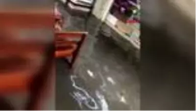 İZMİR Kemeraltı esnafından belediyeye alt yapı tepkisi İZMİR Kemeraltı esnafından belediyeye alt yapı tepkisi