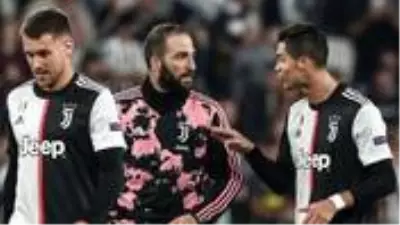 Juventus'lu Higuain'in antrenmandaki kilolu hali dikkatlerden kaçmadı Juventus'lu Higuain'in antrenmandaki kilolu hali dikkatlerden kaçmadı