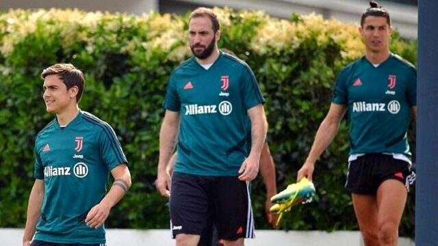 Juventus'lu Higuain'in antrenmandaki kilolu hali dikkatlerden kaçmadı Juventus'lu Higuain'in antrenmandaki kilolu hali dikkatlerden kaçmadı