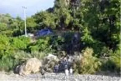 Kamyonetle cip çarpışıp, uçurumdan yuvarlandı: 6 yaralı