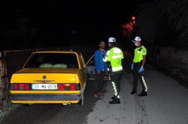 Kaza yapan alkollü sürücü , polise ve sağlık ekiplerine güçlük çıkardı Kaza yapan alkollü sürücü , polise ve sağlık ekiplerine güçlük çıkardı