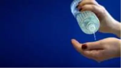Koronavirüsten korunmak için aşırı kolonya ve dezenfektan kullanımı egzama hastalığını artırdı Koronavirüsten korunmak için aşırı kolonya ve dezenfektan kullanımı egzama hastalığını artırdı