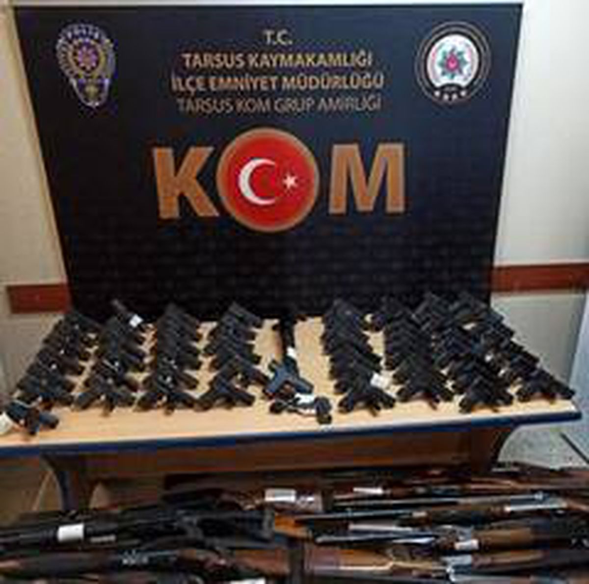 Son dakika... Mersin'de 57'si kuru sıkı, 92 silah ele geçirildi