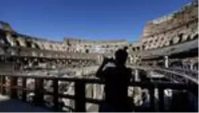 Roma'nın simgesi Kolezyum kapılarını ziyaretçilere açtı Roma'nın simgesi Kolezyum kapılarını ziyaretçilere açtı