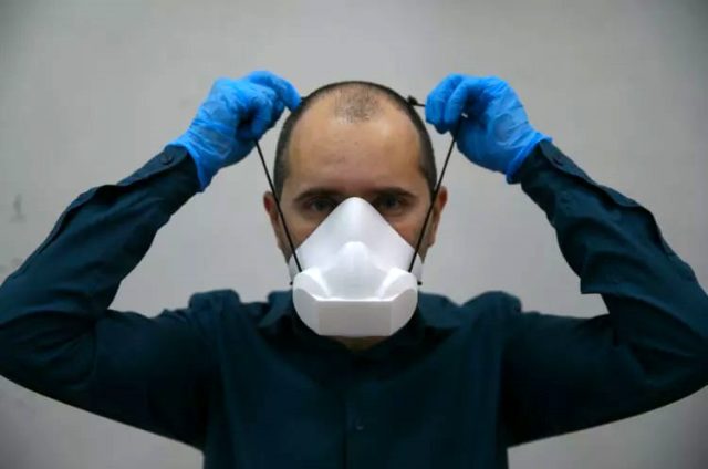 Sağlık çalışanlarının korunması amacıyla kendi kendini temizleyen maske geliştirildi