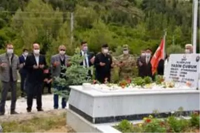 Şehit Yasin Çubuk, şehadetinin yıldönümünde kabri başında anıldı Şehit Yasin Çubuk, şehadetinin yıldönümünde kabri başında anıldı