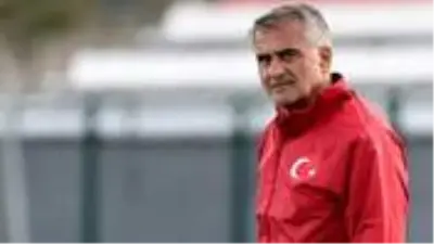 Şenol Güneş'ten Mevlanalı koronavirüs mesajı: Sabır, kurtuluşun anahtarıdır Şenol Güneş'ten Mevlanalı koronavirüs mesajı: Sabır, kurtuluşun anahtarıdır