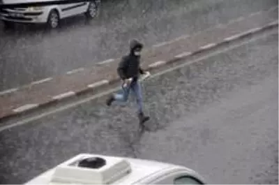 Şiddetli yağış hazırlıksız yakaladı