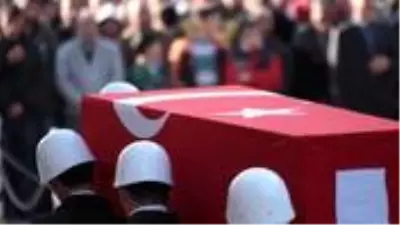 Siirt Pervari'de zırhlı araç uçuruma yuvarlandı: 2 askerimiz şehit oldu, 7 askerimiz de yaralandı Siirt Pervari'de zırhlı araç uçuruma yuvarlandı: 2 askerimiz şehit oldu, 7 askerimiz de yaralandı