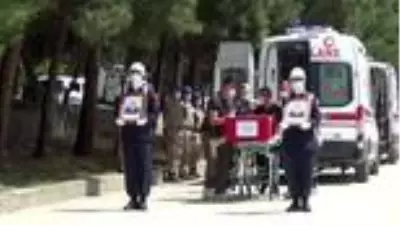 Siirt'te şehit olan 2 asker için tören düzenlendi Siirt'te şehit olan 2 asker için tören düzenlendi