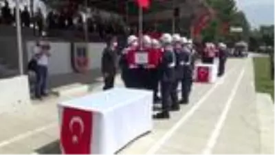 Siirt'te şehit olan 2 asker için tören düzenlendi Siirt'te şehit olan 2 asker için tören düzenlendi