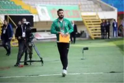 Takımının başarısına 4 dilde katkı oluyor Takımının başarısına 4 dilde katkı oluyor