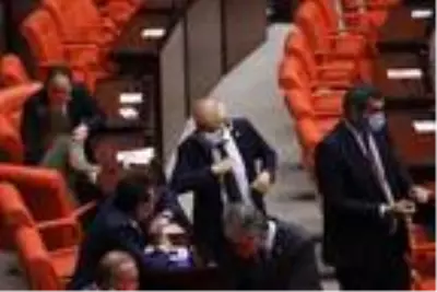 TBMM Genel Kurulu'nda 48 gün sonra 'maskeli' oturum TBMM Genel Kurulu'nda 48 gün sonra 'maskeli' oturum