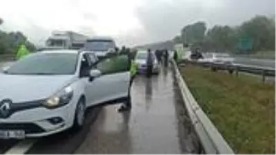 TEM'de 25 aracın karıştığı zincirleme kaza meydana geldi TEM'de 25 aracın karıştığı zincirleme kaza meydana geldi