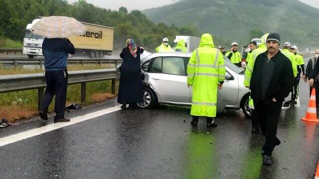 TEM'de 25 aracın karıştığı zincirleme kaza meydana geldi TEM'de 25 aracın karıştığı zincirleme kaza meydana geldi