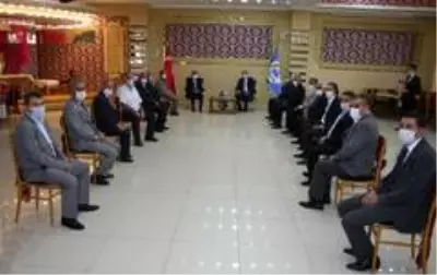 Vali Bilmez: 'Taziyeler ve iftar davetleri Van'da virüsün yayılmasına sebep oldu' Vali Bilmez: 'Taziyeler ve iftar davetleri Van'da virüsün yayılmasına sebep oldu'