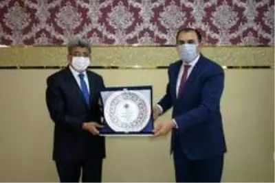Vali Bilmez: 'Taziyeler ve iftar davetleri Van'da virüsün yayılmasına sebep oldu' Vali Bilmez: 'Taziyeler ve iftar davetleri Van'da virüsün yayılmasına sebep oldu'