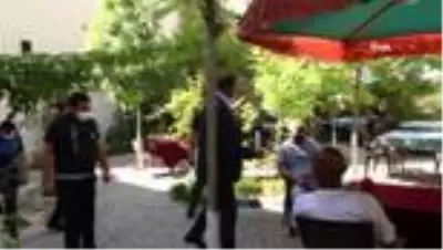 Van'da yeniden hizmete açılan işletmeler denetlendi Van'da yeniden hizmete açılan işletmeler denetlendi