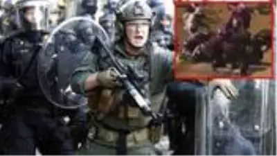 ABD'de bir kişi, aracıyla polis ve askerlerin arasına daldı: 3 kişi yaralandı ABD'de bir kişi, aracıyla polis ve askerlerin arasına daldı: 3 kişi yaralandı