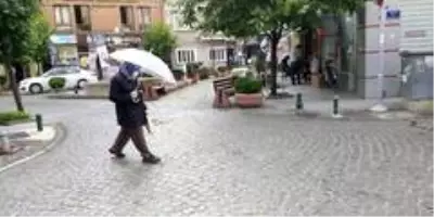 Ani yağmur vatandaşları hazırlıksız yakaladı Ani yağmur vatandaşları hazırlıksız yakaladı