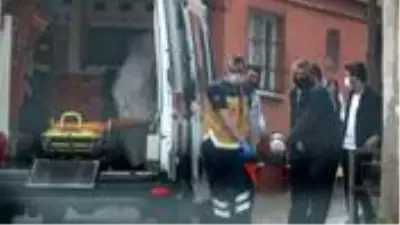 Beyoğlu'nda iki kardeş arasındaki ev satışı tartışmasında kan aktı Beyoğlu'nda iki kardeş arasındaki ev satışı tartışmasında kan aktı
