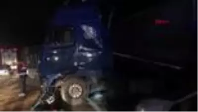 Bursa TIR devrildi, İstanbul-Bursa karayolu trafiğe kapandı 1 yaralı