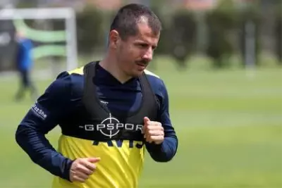 Emre Belözoğlu, Ziraat Türkiye Kupası'nı kazanarak futbolu bırakmak istiyor Emre Belözoğlu, Ziraat Türkiye Kupası'nı kazanarak futbolu bırakmak istiyor