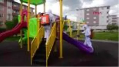ERZURUM YAKUTİYE’DE PARKLAR ÇOCUKLAR İÇİN DEZENFEKTE EDİLDİ