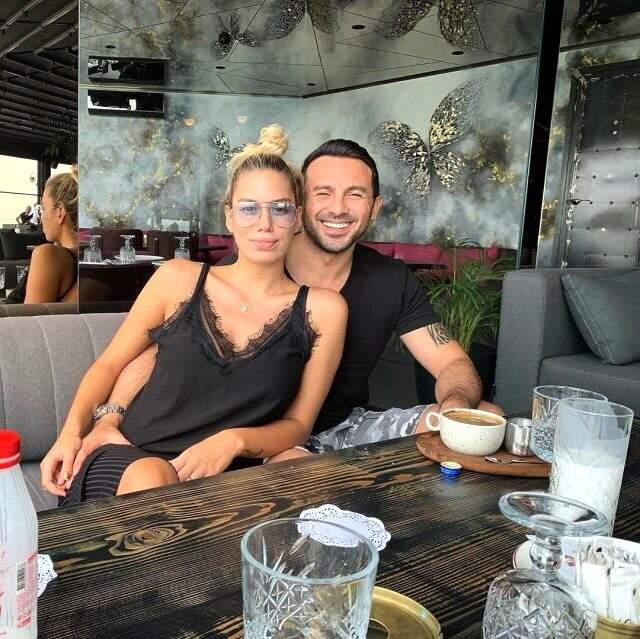 Eski Beşiktaşlı Ahmet Dursun için eşinden sürpriz itiraf: Beni tavuk pilavcıya götürdü Eski Beşiktaşlı Ahmet Dursun için eşinden sürpriz itiraf: Beni tavuk pilavcıya götürdü