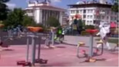 Gaziantep'te park ve bahçelere normalleşme temizliği Gaziantep'te park ve bahçelere normalleşme temizliği