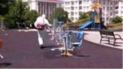 Gaziantep'te park ve bahçelere normalleşme temizliği Gaziantep'te park ve bahçelere normalleşme temizliği