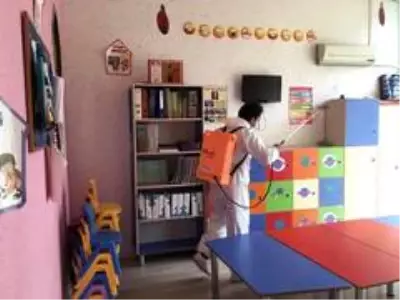 Gaziemir'de eğitim kurumlarında dezenfeksiyon işlemi
