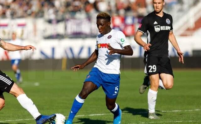 Hamza Barry kimdir? Hamza Barry kaç yaşında ve hangi takımlarda oynadı? Beşiktaş'ın anlaşmaya vardığı futbolcu Hamza Barry'nin hayatı!