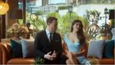 Hande Erçel ve Kerem Bürsin'in başrol oynadığı Sen Çal Kapımı dizisinin ilk fragmanı yayınlandı Hande Erçel ve Kerem Bürsin'in başrol oynadığı Sen Çal Kapımı dizisinin ilk fragmanı yayınlandı