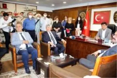 İYİ Parti Genel Başkan Yardımcısı Ergun'dan Başkan Özcan'a ziyaret İYİ Parti Genel Başkan Yardımcısı Ergun'dan Başkan Özcan'a ziyaret